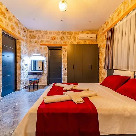 Artemis Ozel Havuzlu Ve Jakuzili Vila Kaş