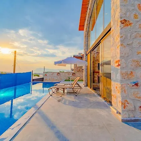 Artemis Ozel Havuzlu Ve Jakuzili Vila Kaş